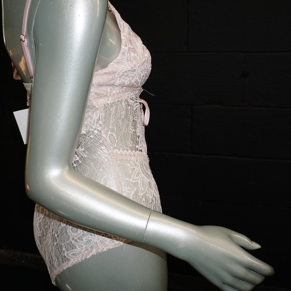 NWT SKYLAR ROSE Nude Lace bodysuit M - Picture 4 of 6